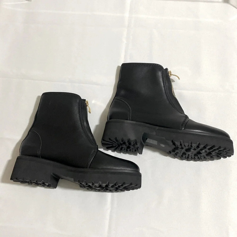 NWOB ALL BLACK Women's Black Leather Ankle Boots w Zippers Size 39
